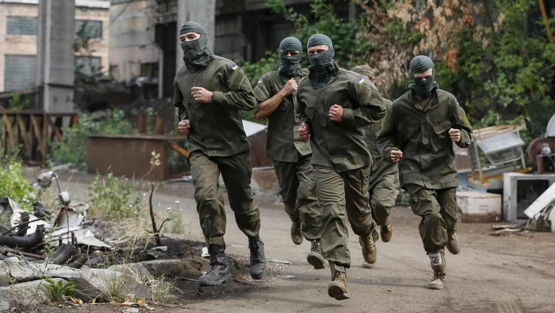 Ukrainischer Innenminister verleiht Asow-Bataillon Kriegsorden für "Befreiung von Anti-Regierungskräften"