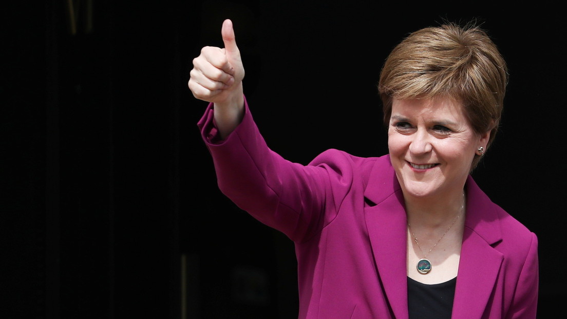 Nach Wahlsieg: Nicola Sturgeon will Schottland "in die Unabhängigkeit führen"