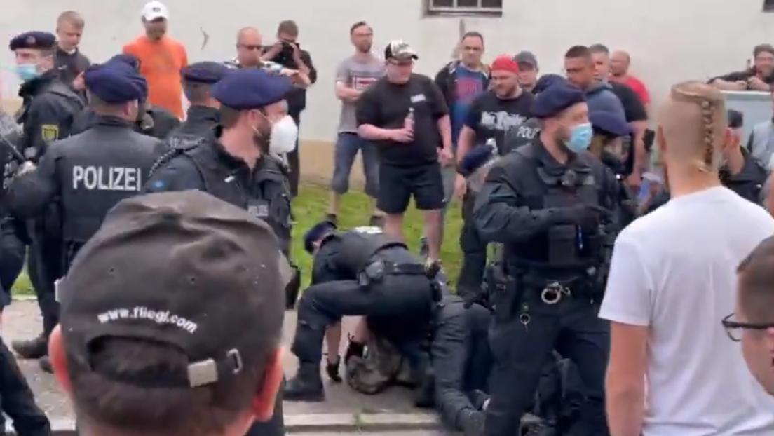 Demo im sächsischen Zwönitz gegen "Corona-Maßnahmen" eskaliert – mehrere Festnahmen und Verletzte