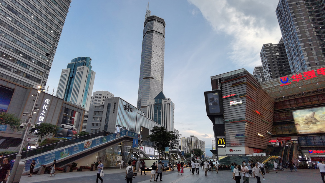 China: 75 Stockwerke hoher Wolkenkratzer gerät aus unerklärlichen Gründen ins Schwanken