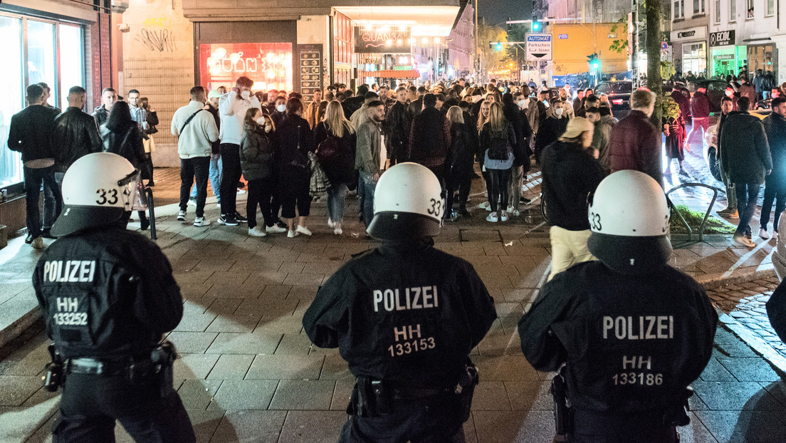 Polizei löst Massenpartys in deutschen Städten auf und wird massiv angegriffen