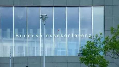 LIVE: Bundespressekonferenz zu aktuellen Themen - Corona-Krise, Nahost, Russland