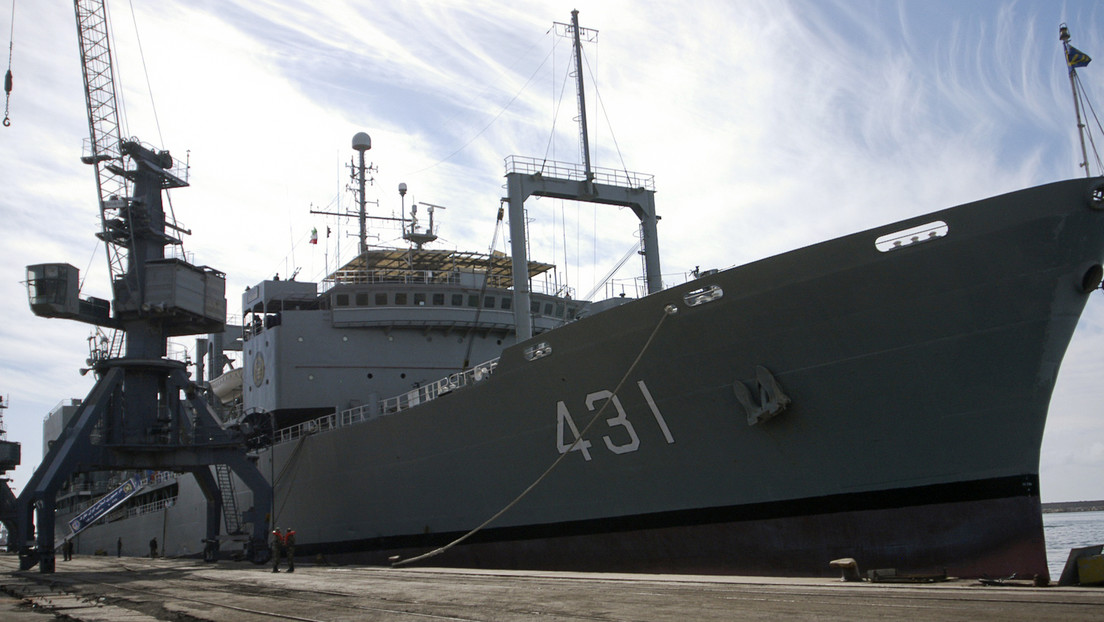 AP-Bericht: Irans größtes Marineschiff fängt Feuer und sinkt im Golf von Oman