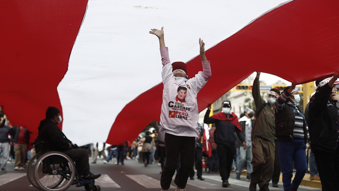 Präsidentschaftswahl in Peru: Sozialistischer Kandidat Castillo liegt knapp vor Fujimori