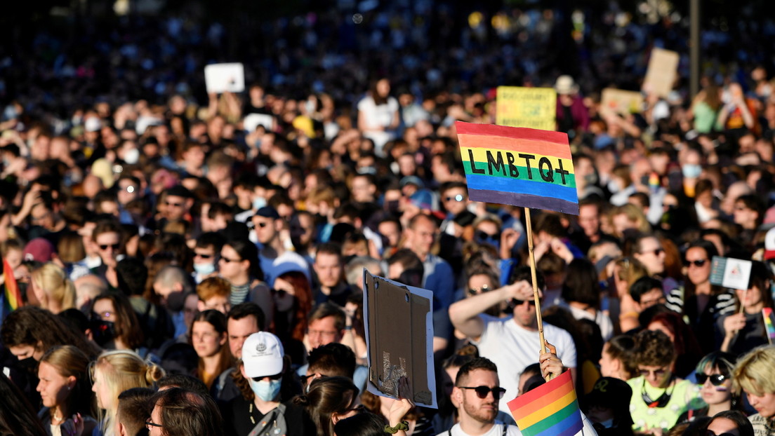 Ungarn: Parlament verabschiedet Gesetz zum Verbot von LGBT-Inhalten in Schulen