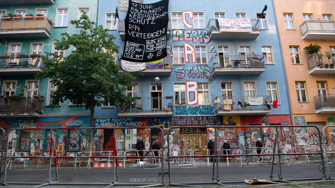 LIVE: Begehung der Rigaer Straße in Berlin