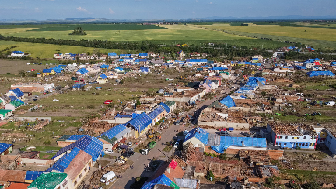 Tschechien zieht Bilanz nach Tornado: Auf 26 Kilometern 1.200 Häuser beschädigt