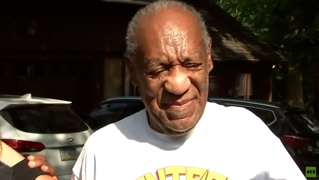 Comedystar Bill Cosby wieder auf freiem Fuß – Gericht hebt Urteil wegen sexueller Nötigung auf