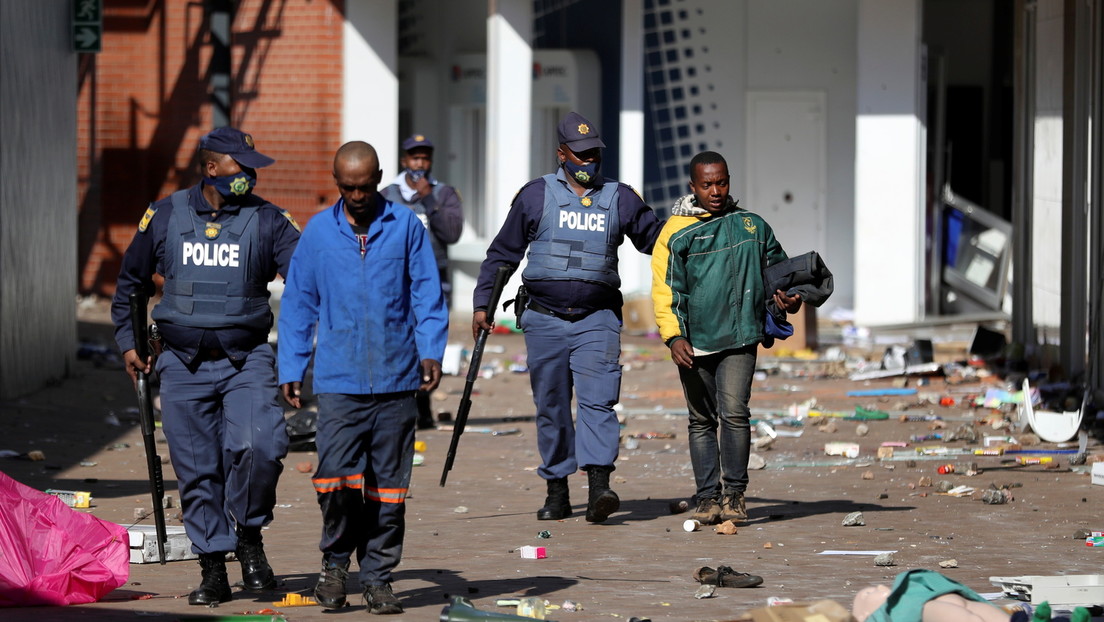 Festnahmen und Militärpatrouillen nach Protesten und Plünderungen in Südafrika