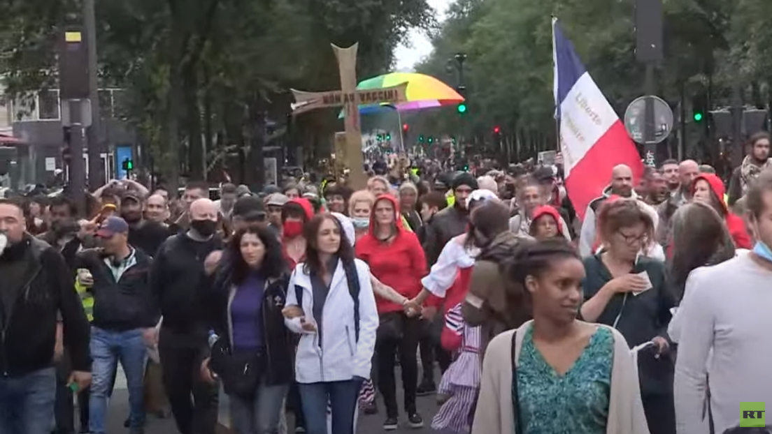 Heftige Proteste am Nationalfeiertag gegen Impfpflicht in Frankreich – Polizeigewalt eskaliert
