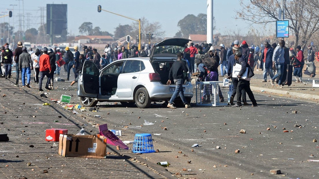 Südafrika: Über 200 Tote bei Unruhen – 25.000 Soldaten im Einsatz