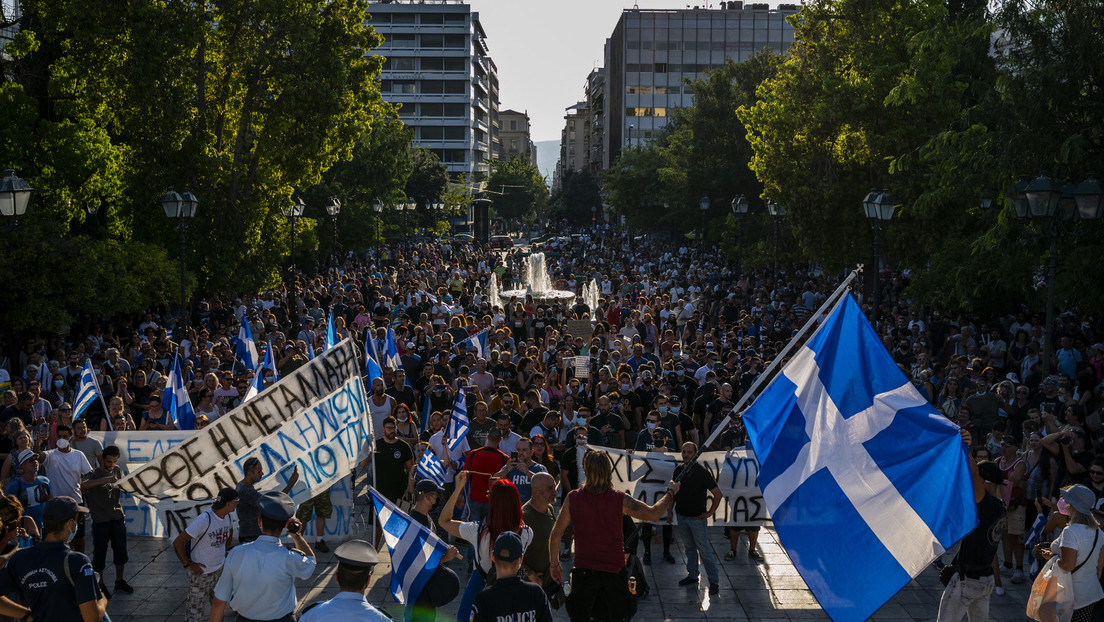 "Hände weg von unseren Kindern" – Tausende Griechen protestieren gegen neues Impfregime