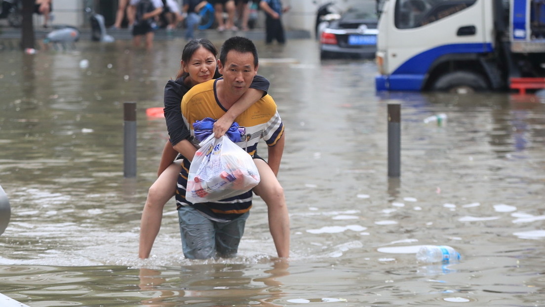 Schwere Regenfälle sorgen für Überflutungen in chinesischer Metropole Zhengzhou