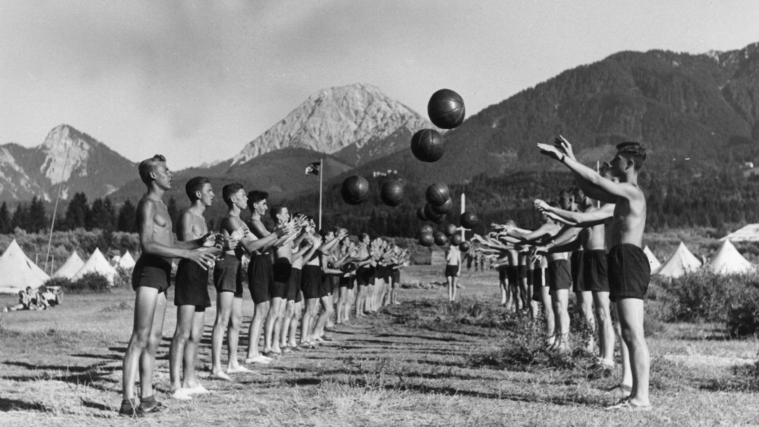 "Hitler-Team": Ukrainische Schulbasketballmannschaft nach Nazi-Führer benannt