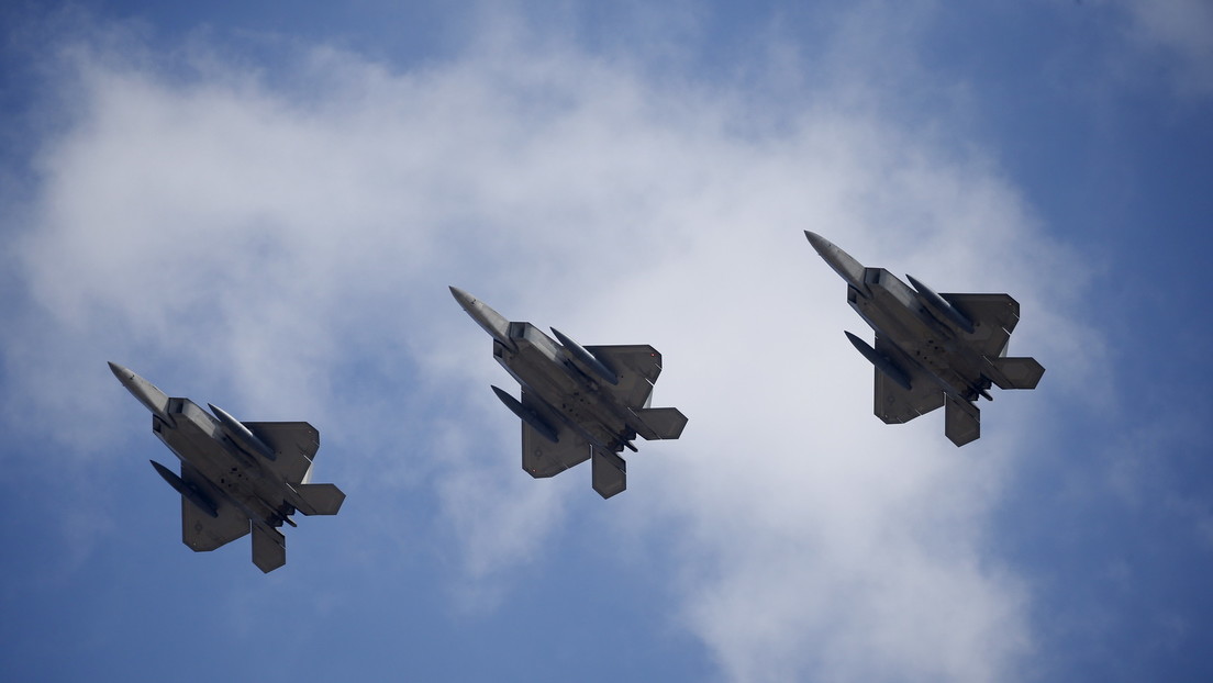 Botschaft an China: USA schicken über zwei Dutzend Tarnkappen-Kampfjets in den Westpazifik