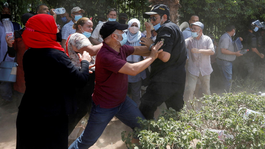 Lage in Tunesien angespannt: Rangeleien vor dem Parlament – Büro von Al Jazeera geräumt