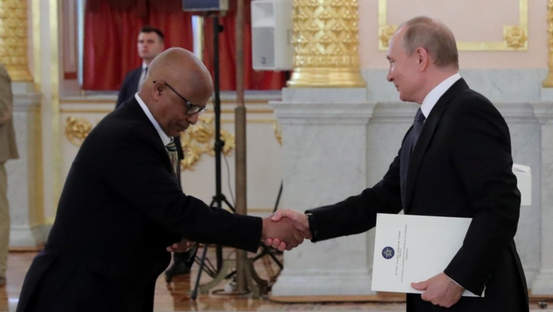 Äthiopischer Botschafter in Moskau: Meine Mitbürger tragen Fotos von Putin bei sich