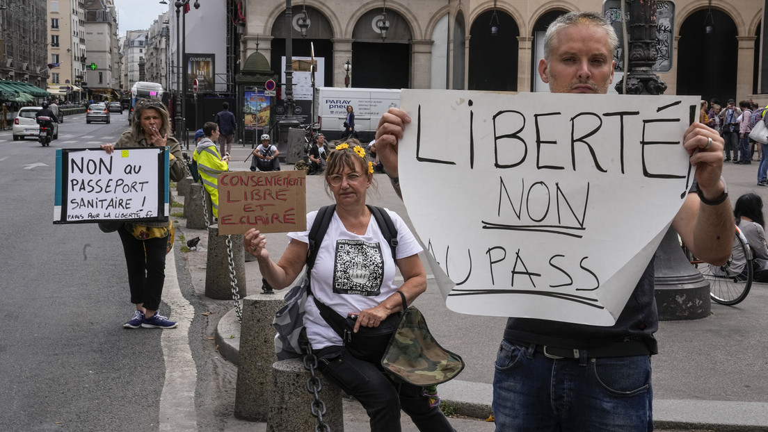 Nach Billigung durch Verfassungsrat: Massenproteste in Paris gegen neue Corona-Regeln