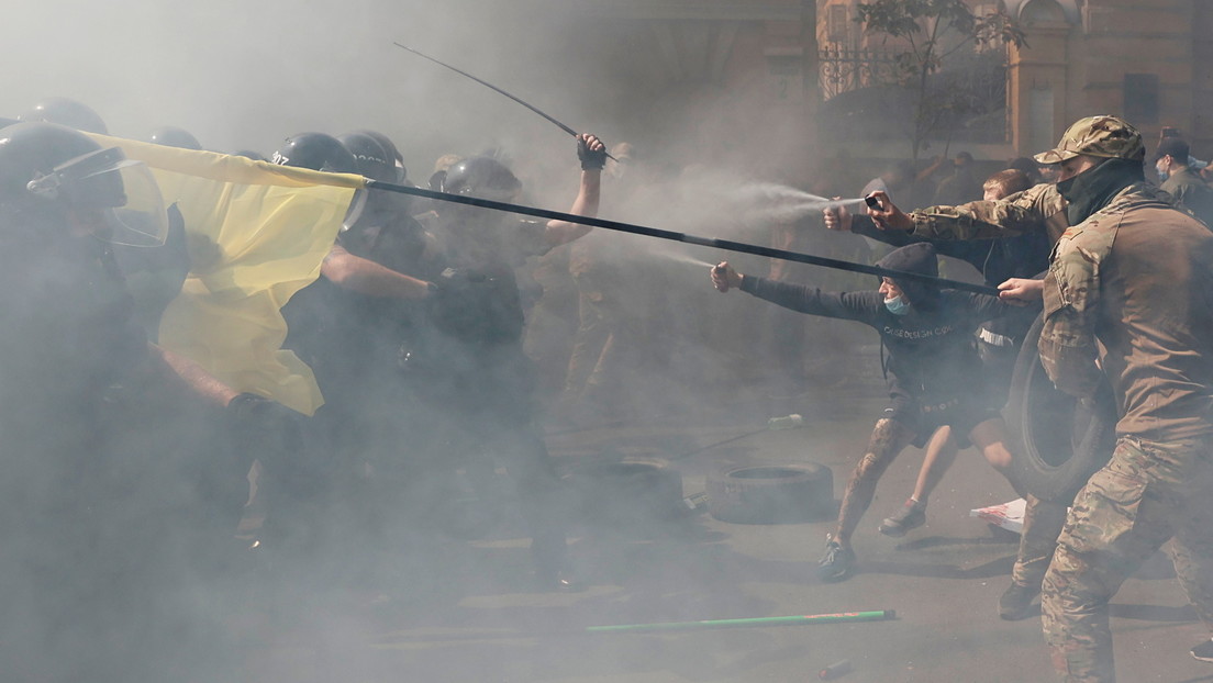 Ukrainische Polizei ermittelt wegen Ausschreitungen vor Präsidentenbüro in Kiew