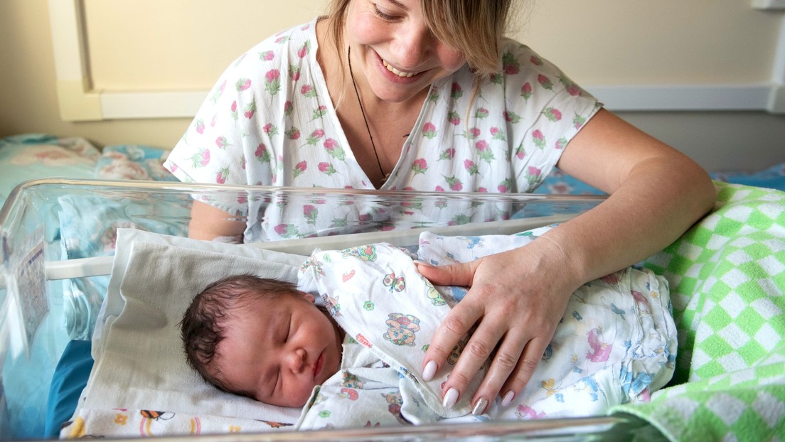 "Baby nur bis 30 Grad Waschen" – Ukrainische Klinik mit kuriosen Geburtsschildchen