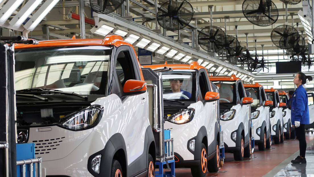 China will die aufgeblähte E-Auto-Industrie des Landes in den Griff bekommen