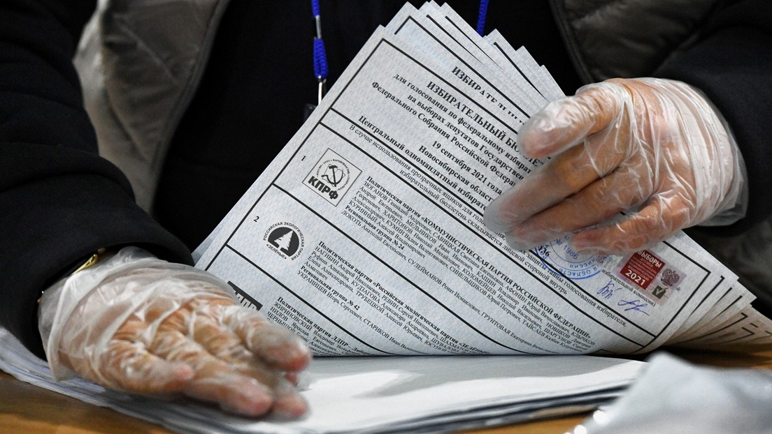 Parlamentswahl in Russland: Laut Exit-Umfrage führt die Partei Einiges Russland mit 45 Prozent