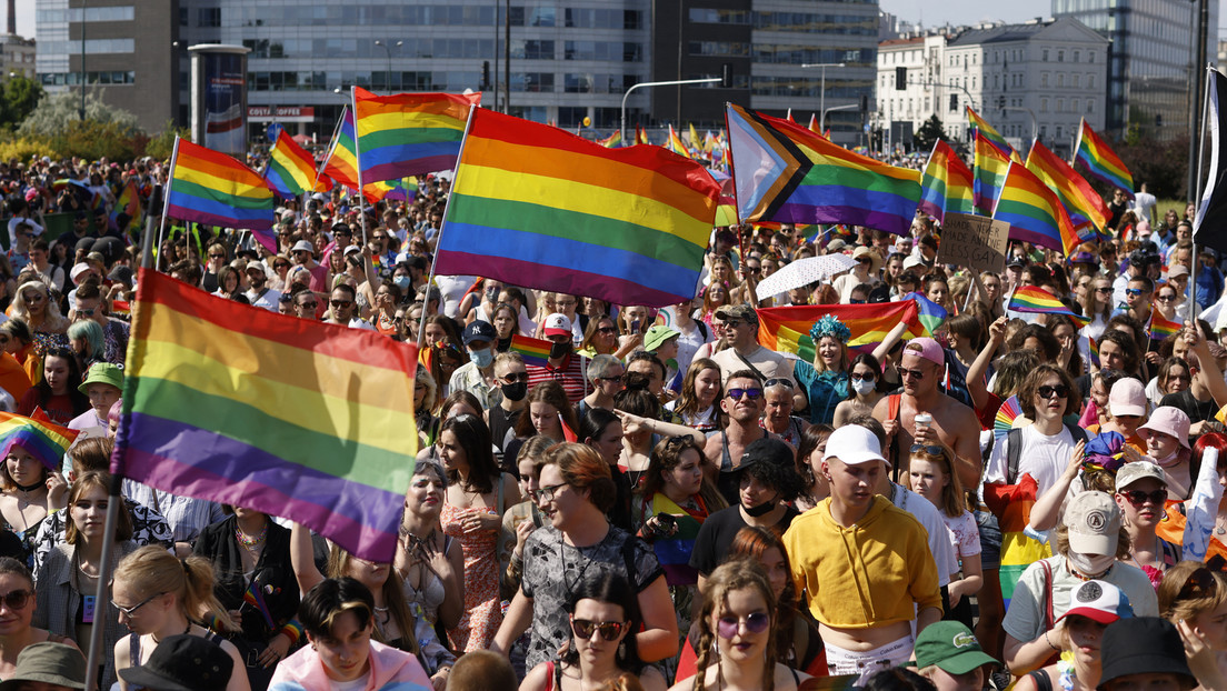 Wegen drohendem Verlust von EU-Hilfen: Erste polnische Region widerruft Anti-LGBT-Resolution