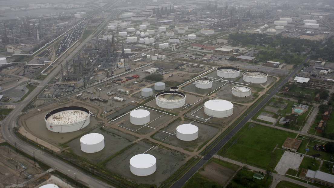 Texas: Massiver Ölaustritt in Raffinerie  (Videos)