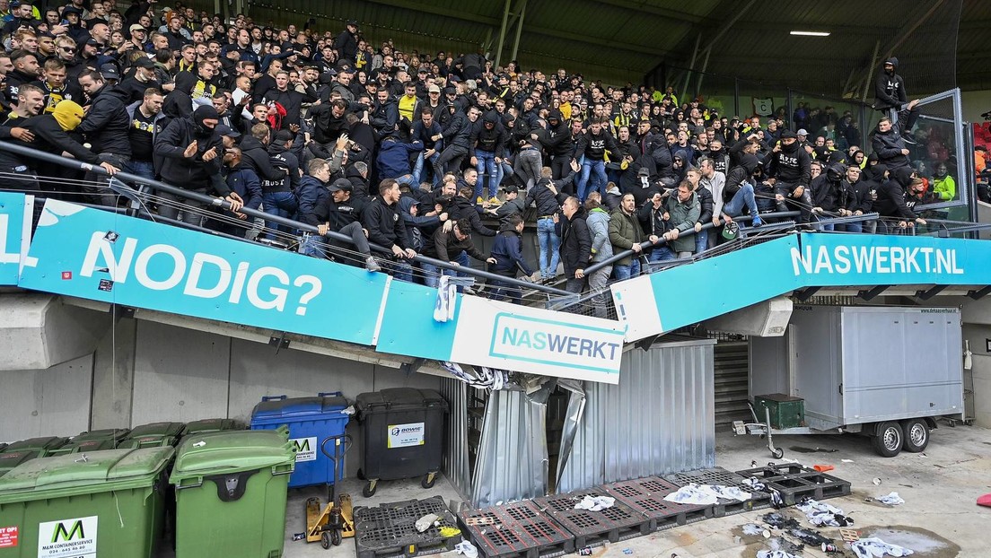 Fußballstadion Nijmegen: Teil von Tribüne stürzt unter feiernden Fans ein – keine Verletzten