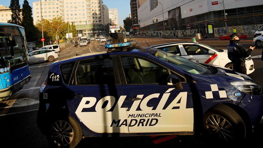 Erneute Anwendung des spanischen Knebelgesetzes: 800 Euro Strafe für Facebook-Post von falschparkendem Polizeiauto
