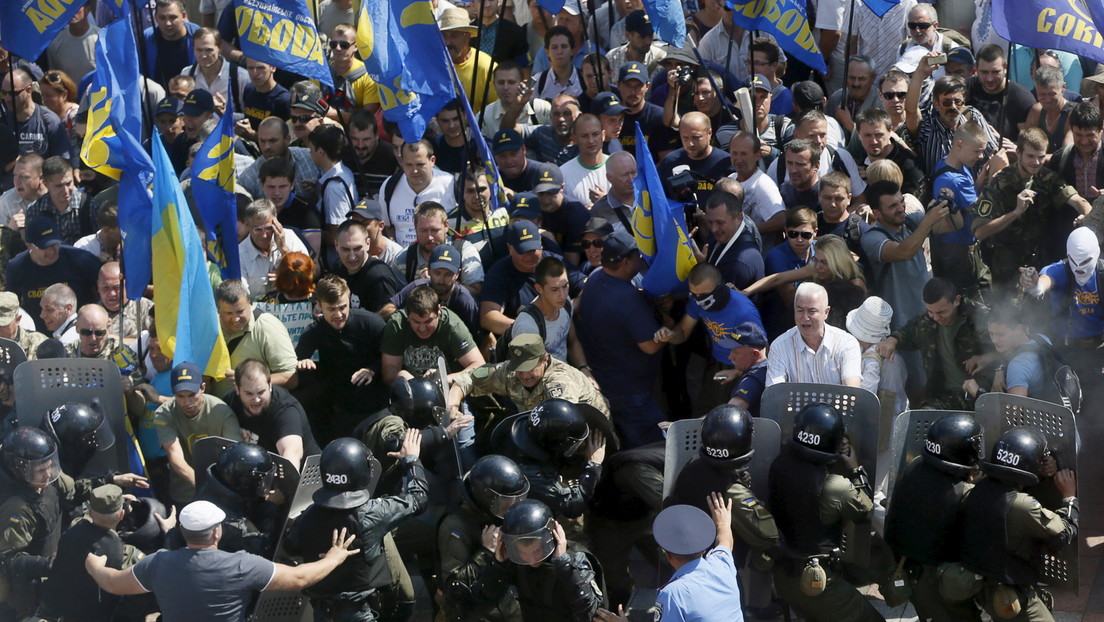 Nationalistische Demonstranten versuchen Kiewer Parlament zu stürmen – Einsatz von Granaten und Rauchbomben