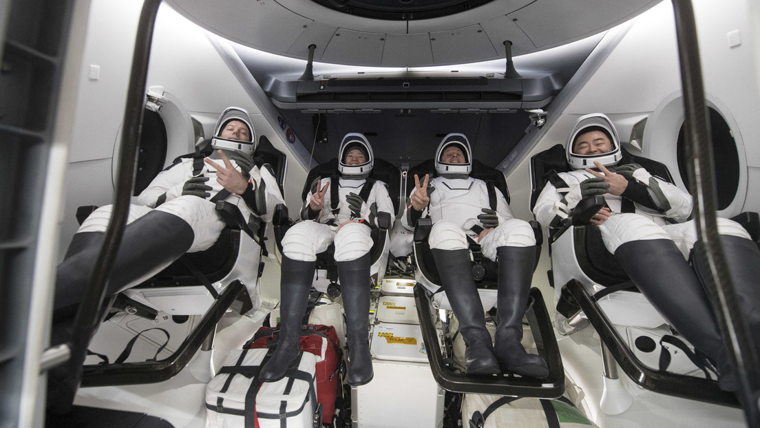 In Windeln zurück aus dem All: Vier Astronauten von ISS auf der Erde gelandet