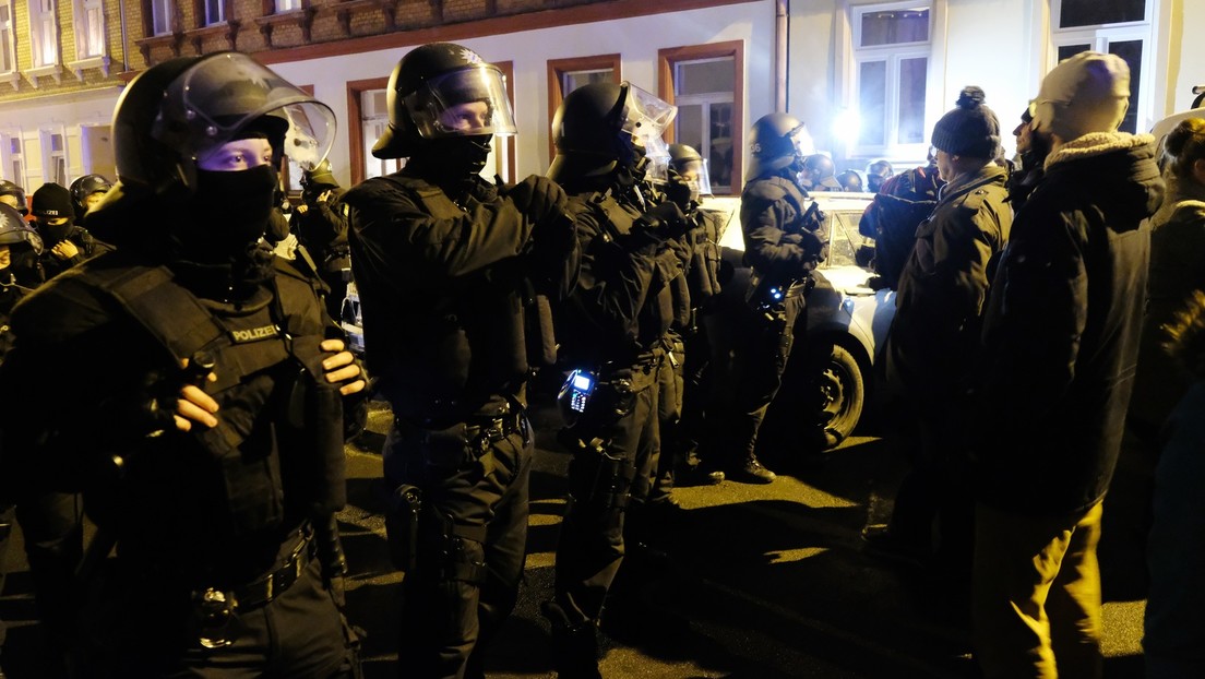 Tausende in ganz Sachsen gegen Corona-Politik auf der Straße – Polizei geht gegen Proteste vor