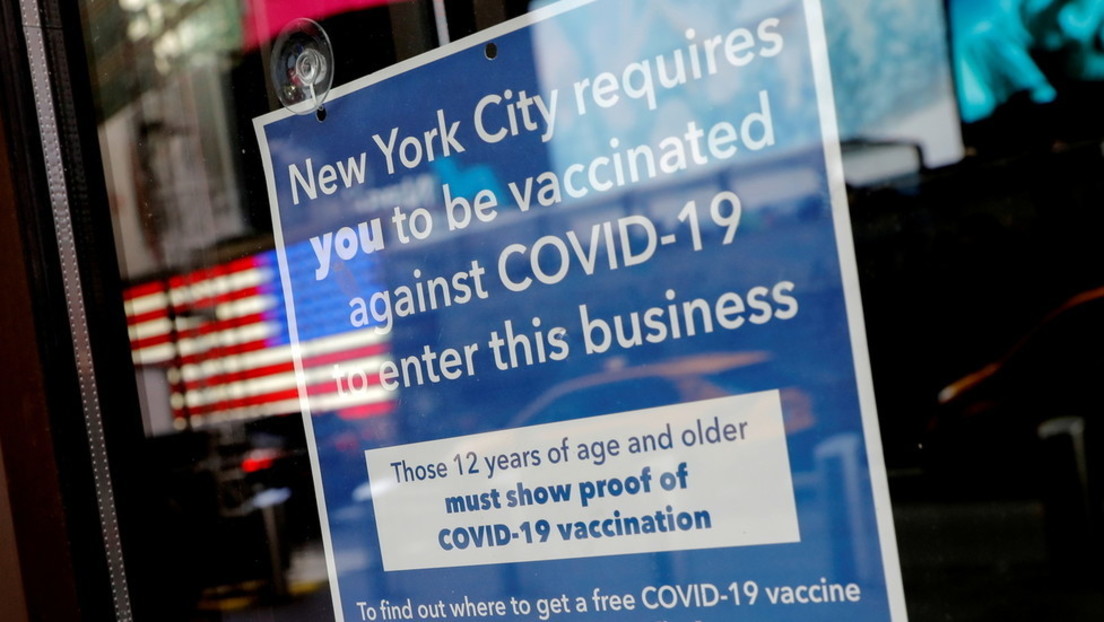 Dumm gelaufen: New Yorker Impfstatuskontrolleurin stolpert über eigene Regeln