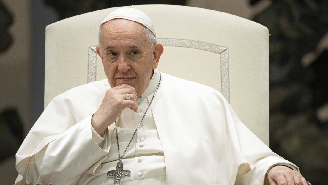 Papst Franziskus stellt Gewalt gegen Frauen Satanismus gleich