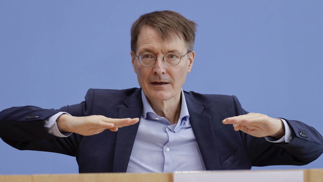 Gesundheitsminister Lauterbach prognostiziert Omikron-Welle zum Jahreswechsel