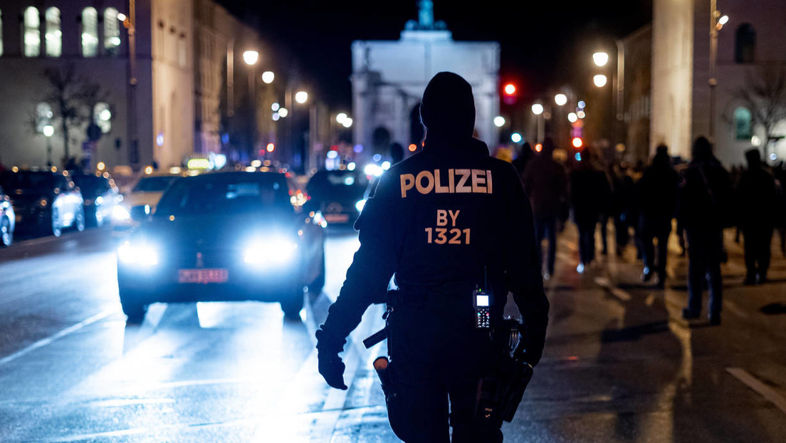 Bayerischer Polizist legt zum Dienst gefälschten Impfpass vor