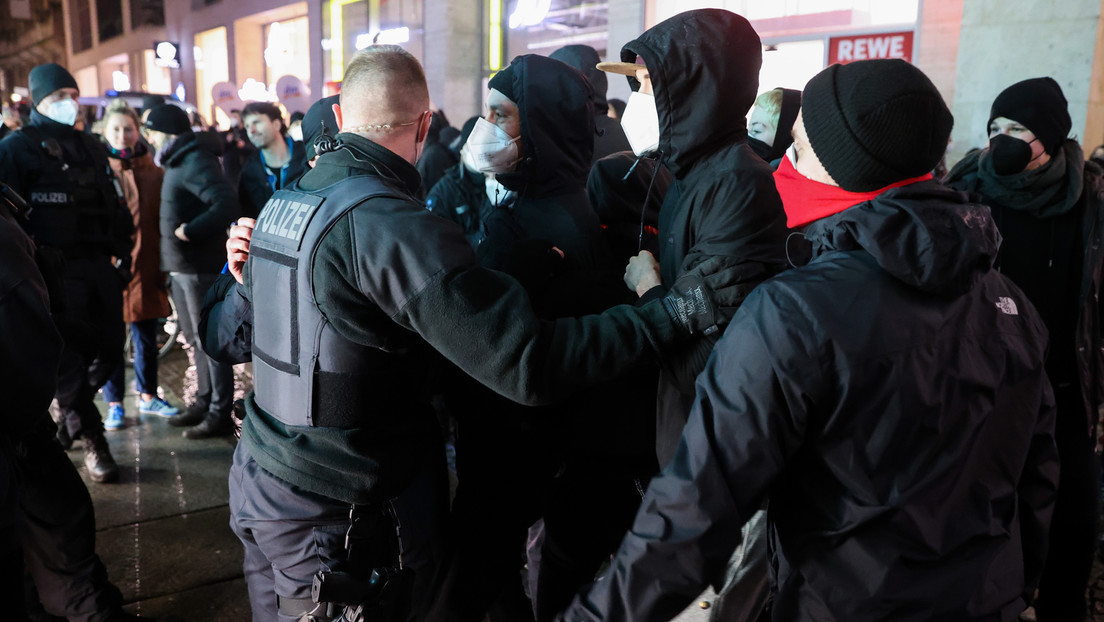 Pseudo-Antifaschistischer Irrsinn in Leipzig: Maskierte verprügeln wahllos Menschen
