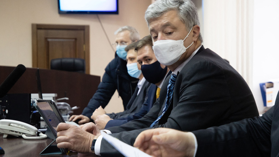 Mit viel Spektakel: Ukrainischer Ex-Präsident Poroschenko zu Anhörung vor Gericht erschienen