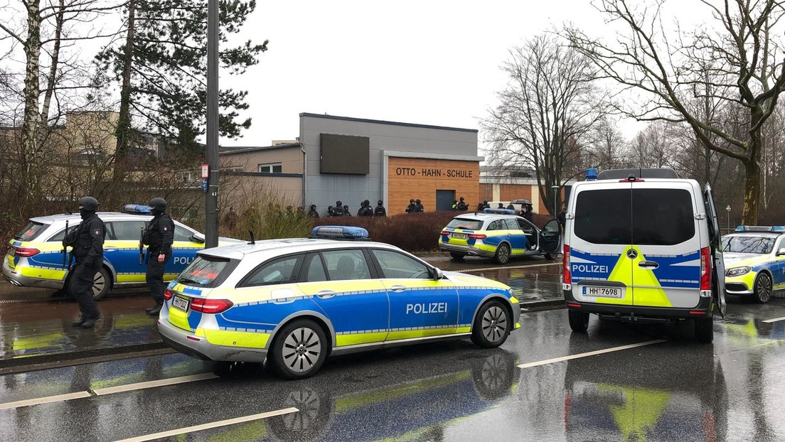 Polizei-Großeinsatz in Hamburg – Jugendlicher mit Schusswaffe soll Schule betreten haben