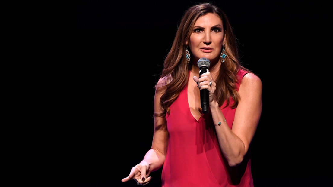 US-Komikerin reißt Witze über Ungeimpfte und fällt auf der Bühne um
