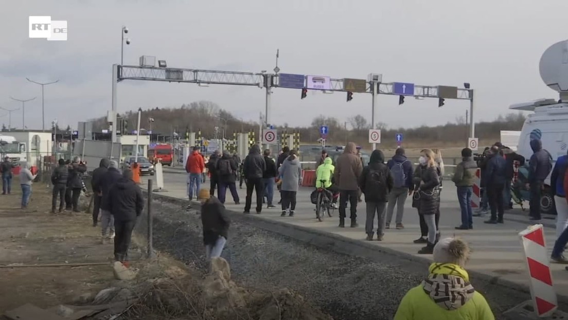 Live von der polnischen Grenze: Tausende Ukrainer verlassen das Land