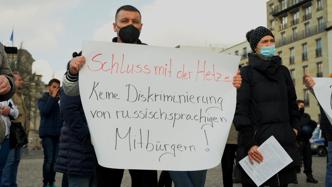 Demo von Russlanddeutschen in Berlin: "Wir werden jetzt diskriminiert"