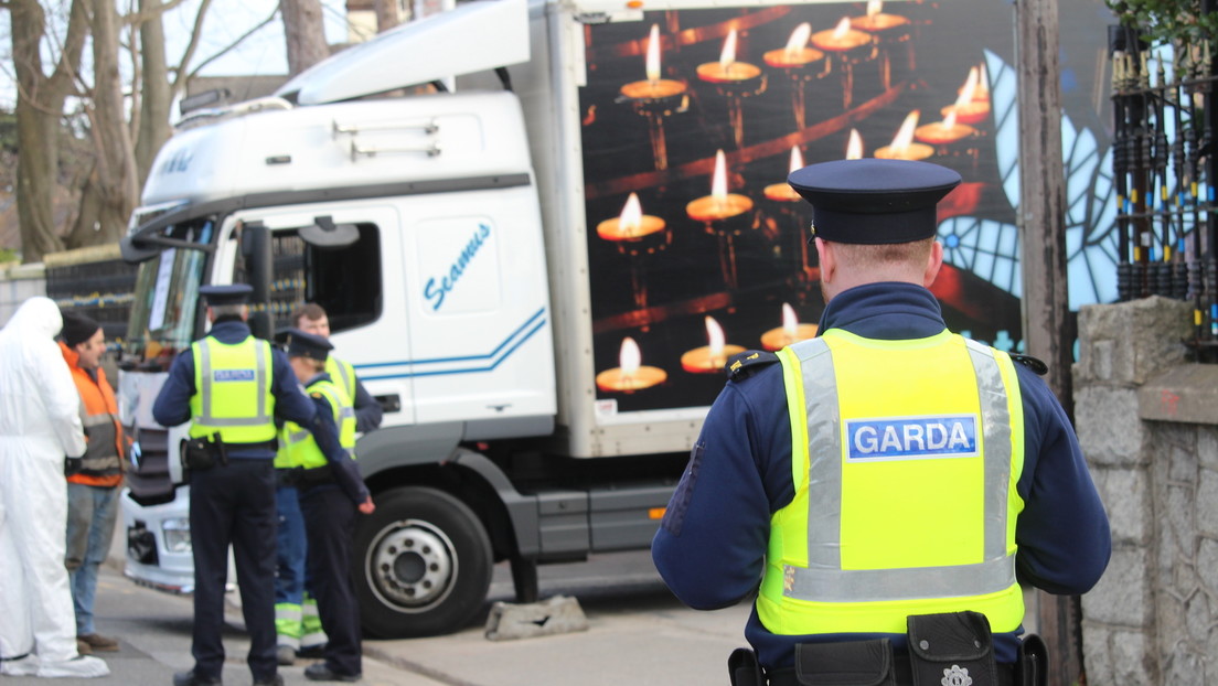 Dublin: Lastwagen rammt Eingang zur russischen Botschaft – Moskau kritisiert Untätigkeit der Polizei