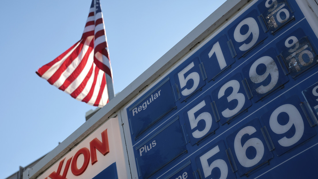 Putin ist an allem schuld – Biden erklärt steigende Benzinpreise in den USA