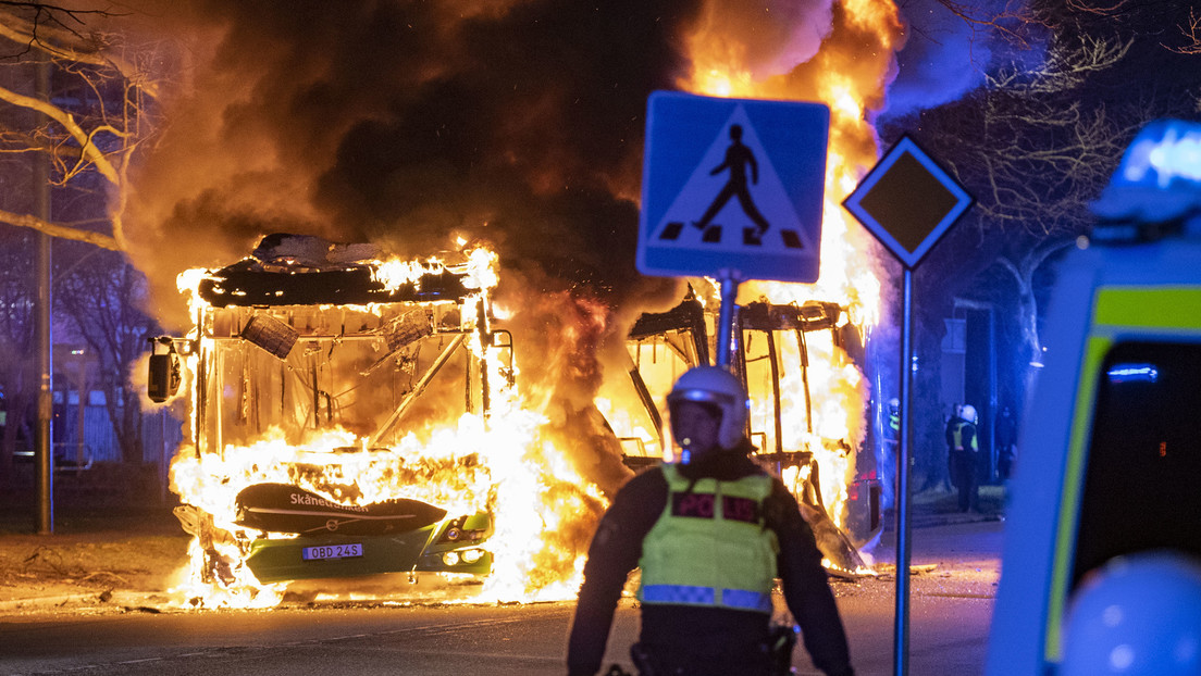 Ausschreitungen in Schweden gehen weiter – Randalierer zünden Bus an