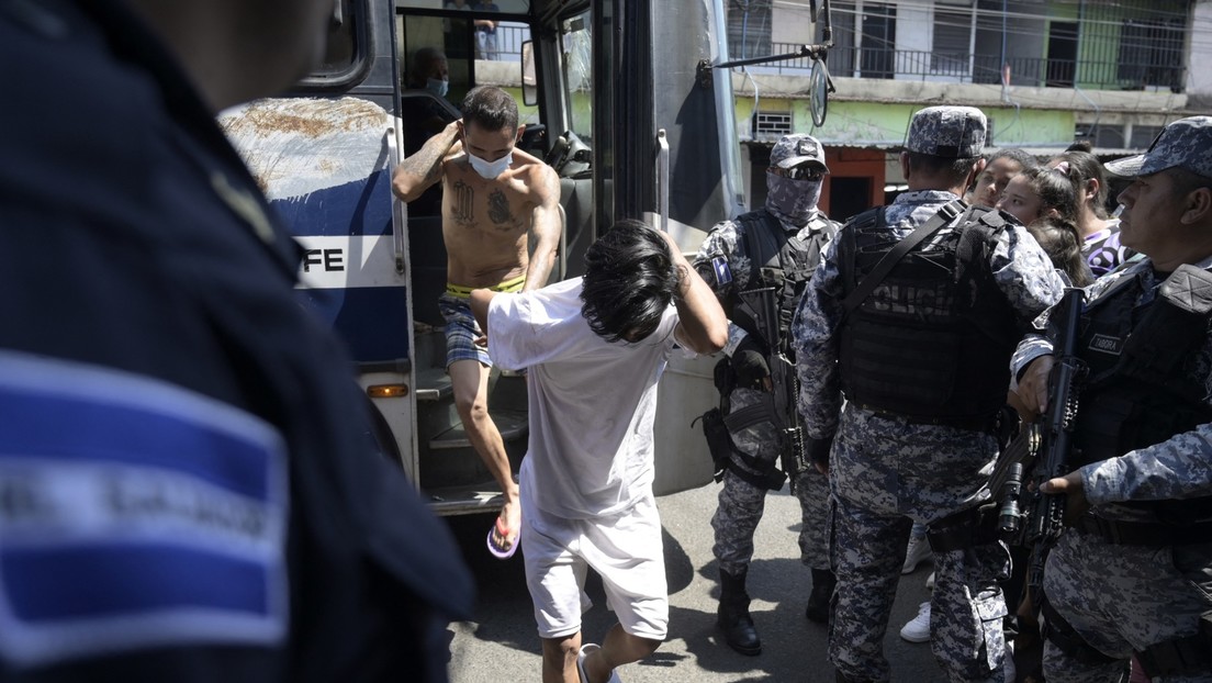 El Salvador: Über 13.500 mutmaßliche Gangmitglieder festgenommen