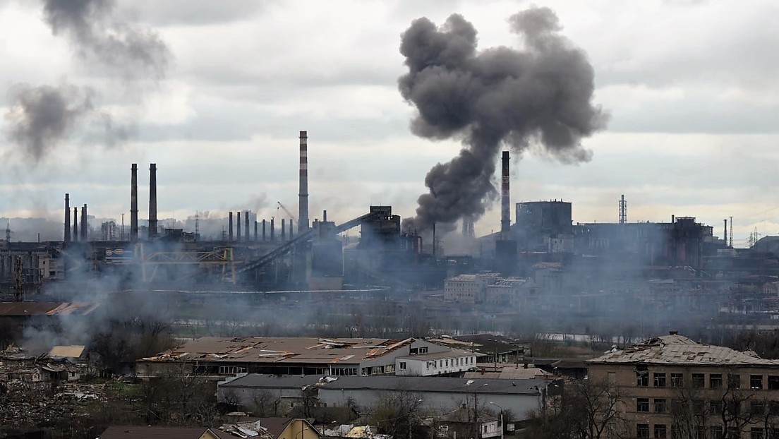 Kämpfe um Asow-Stahl: Eingekesselte ukrainische Einheiten bitten um Evakuierung in Drittstaaten