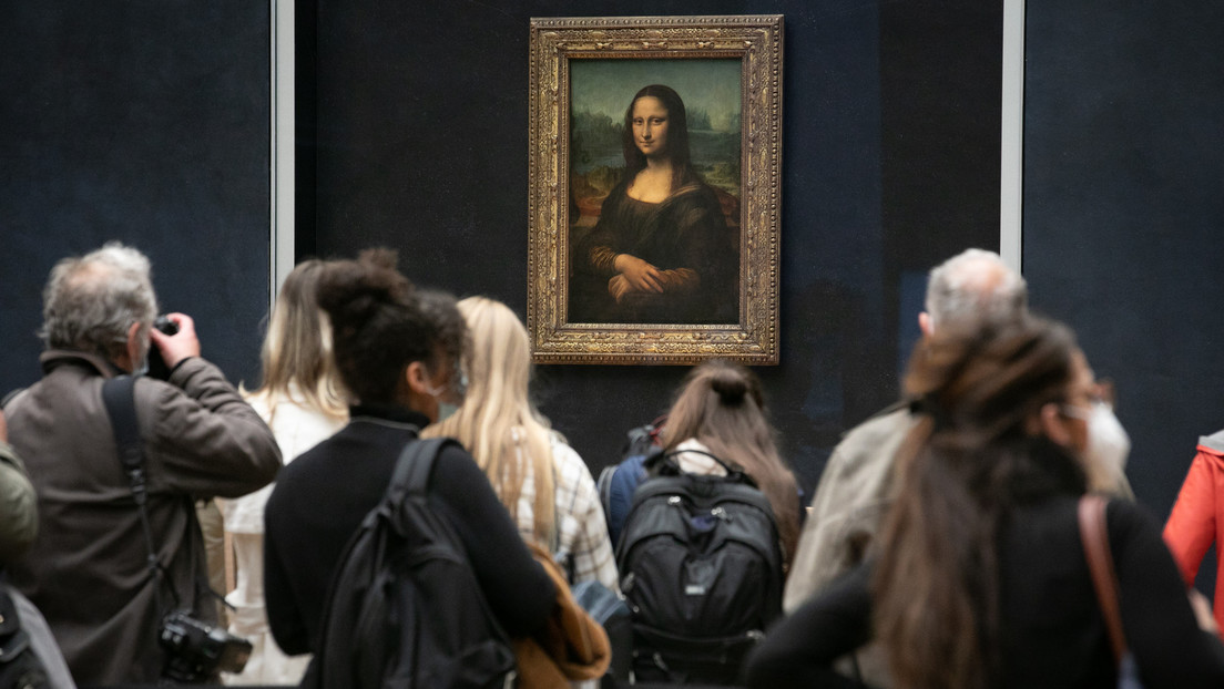 Pariser Louvre: Mona Lisa mit Torte beworfen
