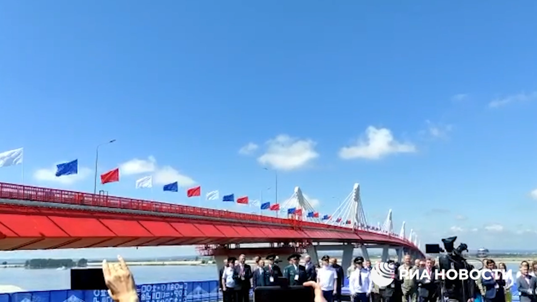 "Weiterer Faden der Freundschaft": Erste Autobahnbrücke zwischen Russland und China eröffnet